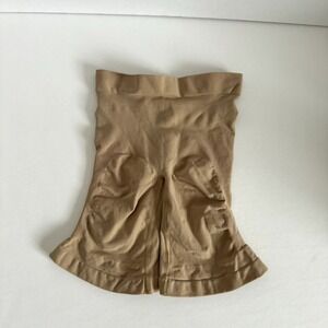 NWOT Seamless Sculpt Short Size: S/M